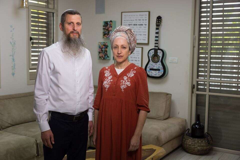 נאוה וניסן לישה. "שיידעו את האמת" , לירון מולדובן 