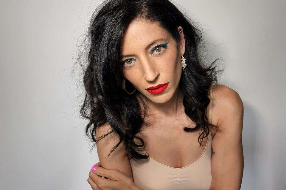 אפרת גוש , עידו איז'ק