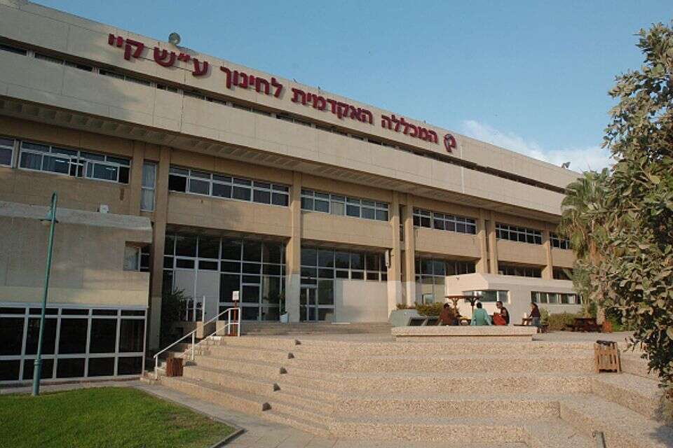 מכללת קיי
, .