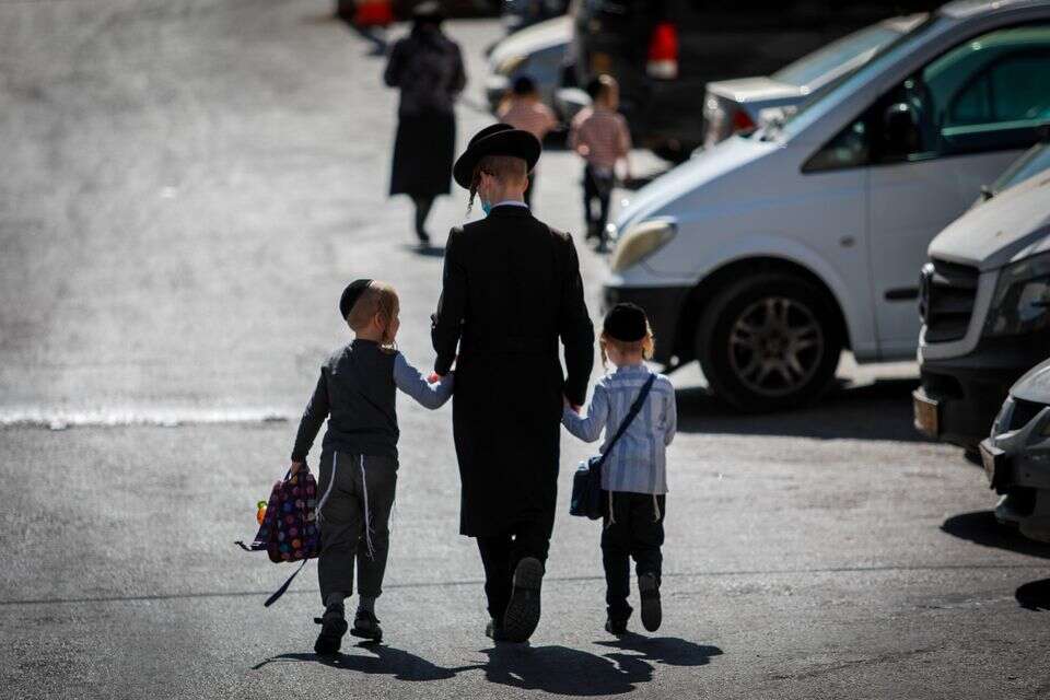 סכסוכים בערים חרדיות: יוצאים בשאלה גרושים מנותקים מילדיהם