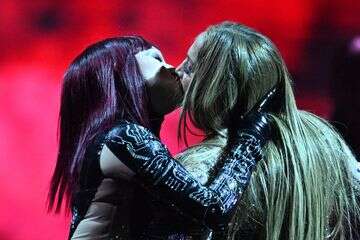 הנשיקה שסיבכה את ג'יי-לו: "מביך"