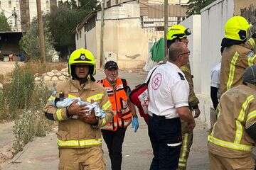 אישה ותינוק חולצו מדירה בוערת בבאר שבע , כיבוי והצלה