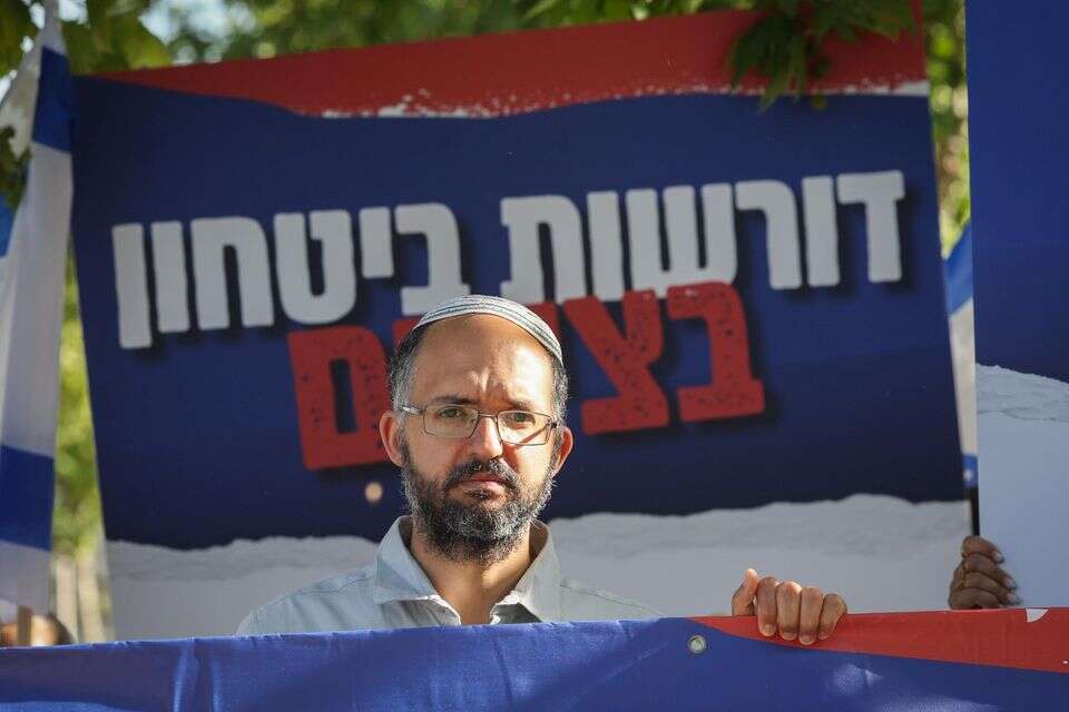 חננאל גז במחאה מול קריית הממשלה , אורן בן חקון