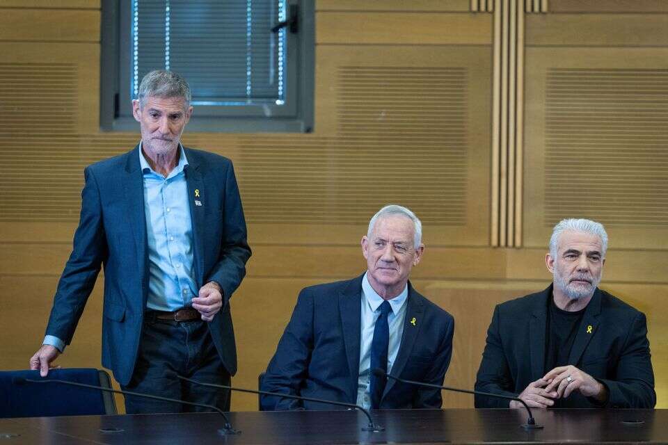 לפיד, גנץ וגולן במסיבת עיתונאים , יהונתן זינדל//פלאש 90