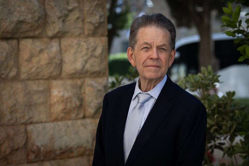 יותר מ־50 שנה בבית הלבן. לאפר , אורן בן חקון