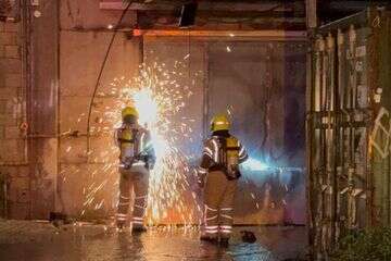 שריפה בהאנגר מסחרי גדול באזור התעשייה בכפר סבא , דוברות כבאות והצלה