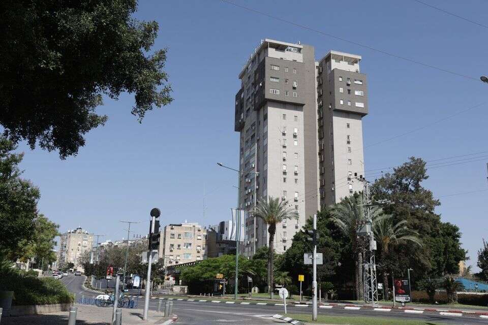 ילד נפל מקומה עשירית בבניין פנלון בהרצליה ונהרג , ללא