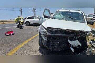 6 פצועים בתאונת דרכים בין שלושה כלי רכב בכביש 42 בסמוך לצומת בן זכאי , דוברות מד"א