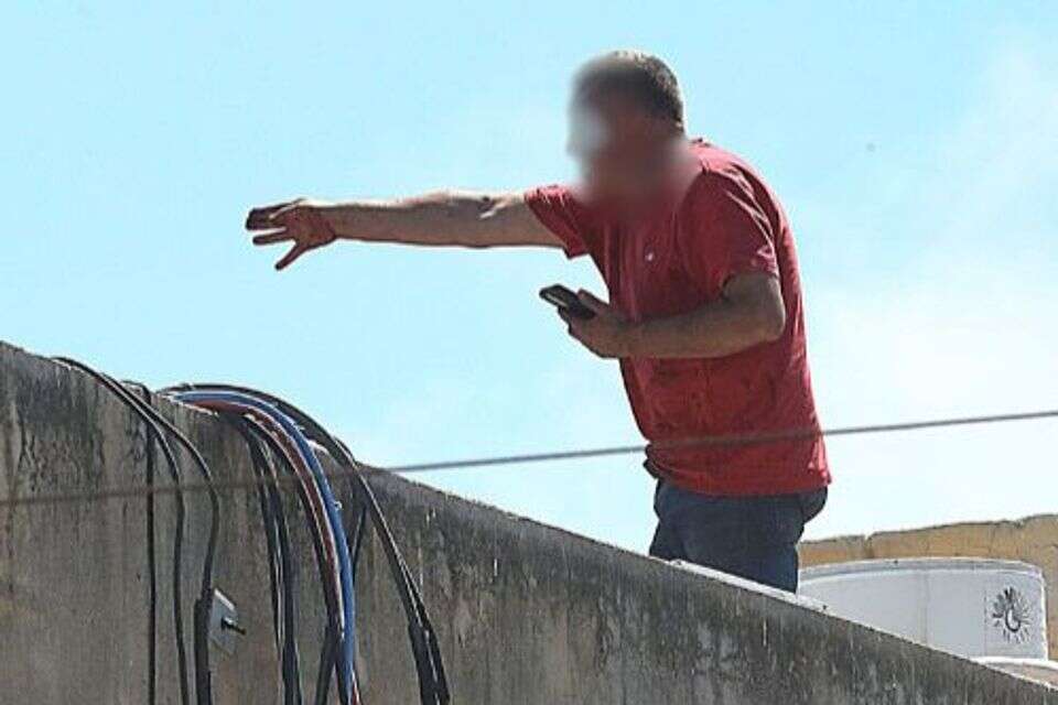 החשוד ברצח התבצר על הגג , גדעון מרקוביץ'