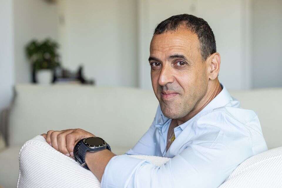 "הייתי רוצה זוגיות חדשה". אלי שרעבי
 , אבישג שאר ישוב
