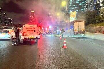  נגרר משאית עולה באש בכביש איילון , דוברות מד"א