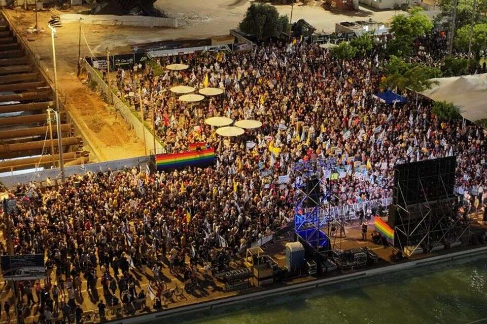 הפגנה נגד הממשלה הערב , אביב אטלס