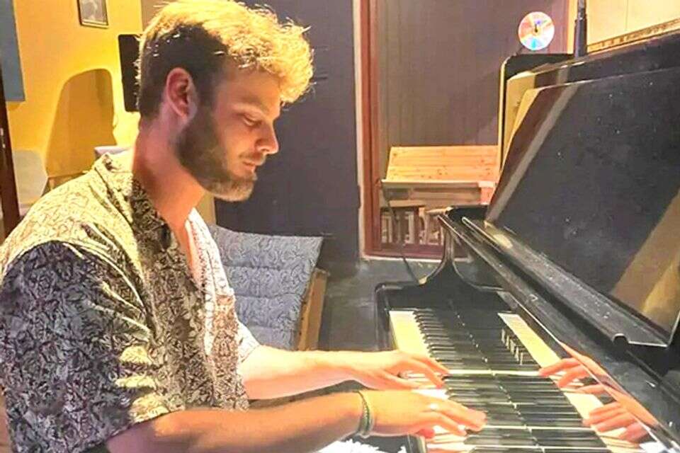 אלון אהל לפני השבי. , ללא