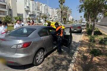 אשדוד: נהג נפצע בינוני לאחר עבר אירוע רפואי תוך כדי נהיגה  , דוברות איחוד הצלה