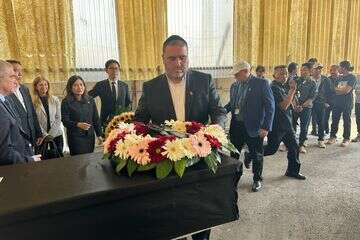 שר הפנים ארבל בטקס פרידה לעובד זר שגופתו חולצה מרצועת עזה , באדיבות משרד הפנים