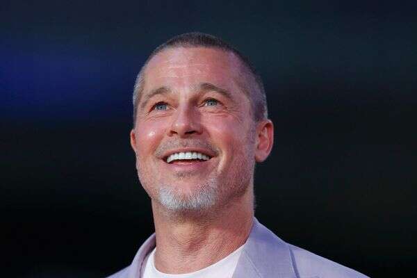 בראד פיט בשיער קצוץ , EPA/SASHENKA GUTIERREZ