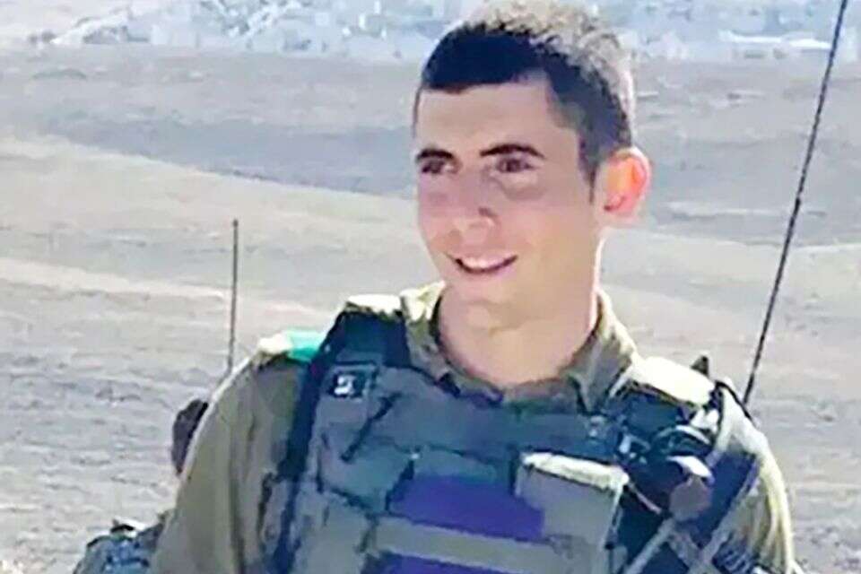 גויס, ננטש ושם קץ לחייו. ניב לובטון , מהאלבום המשפחתי