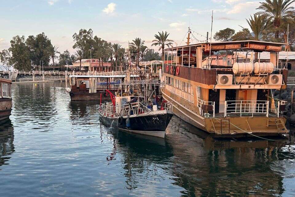 נמל עין גב , לימור נחום