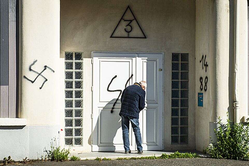 צלבי קרס שרוססו בצרפת , אי.אף.פי