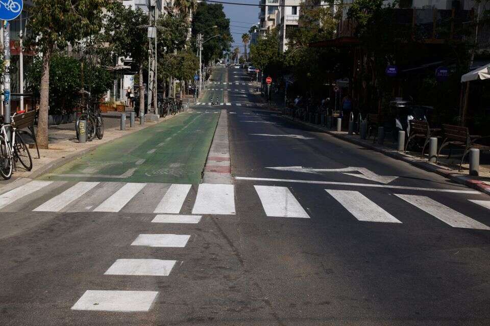 רחוב בוגרשוב בתל אביב שעות לאחר פתיחת המבצע באיראן , יהושע יוסף
