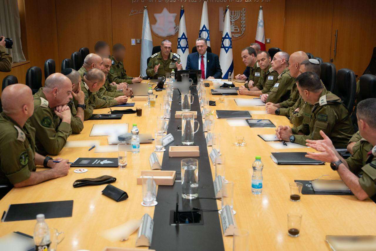 Des hauts responsables du Cabinet et de Tsahal se rencontrent au sujet de l'attaque israélienne contre l'Iran, Ariel Hermoni, ministère de la Défense