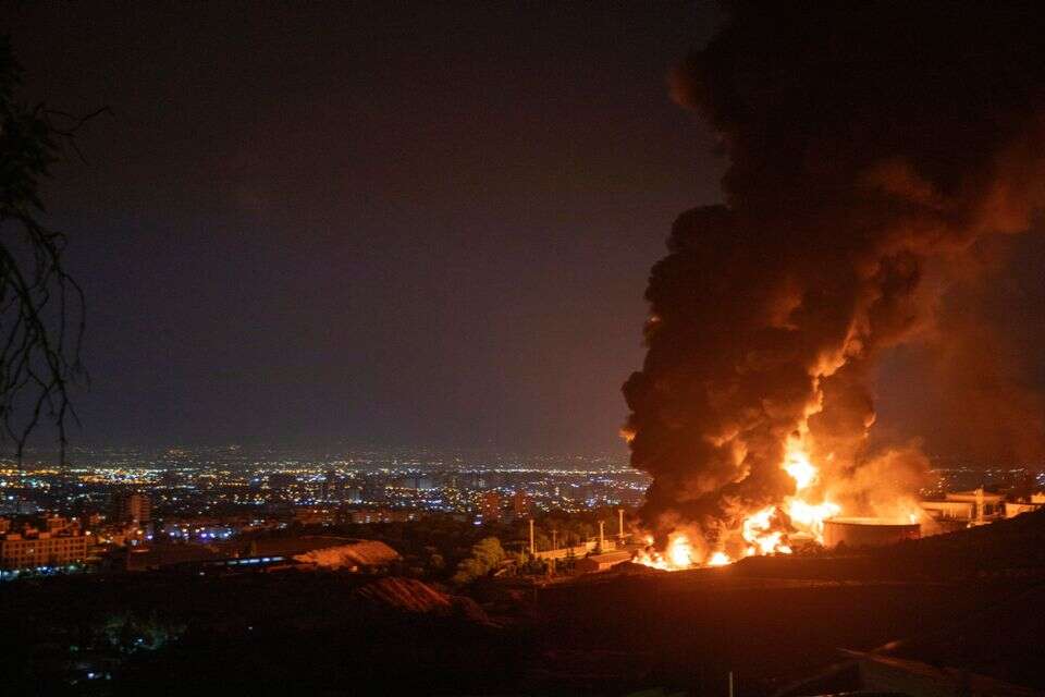 מאגר נפט שהופצץ באיראן (ארכיון) , גטי אימג'ס