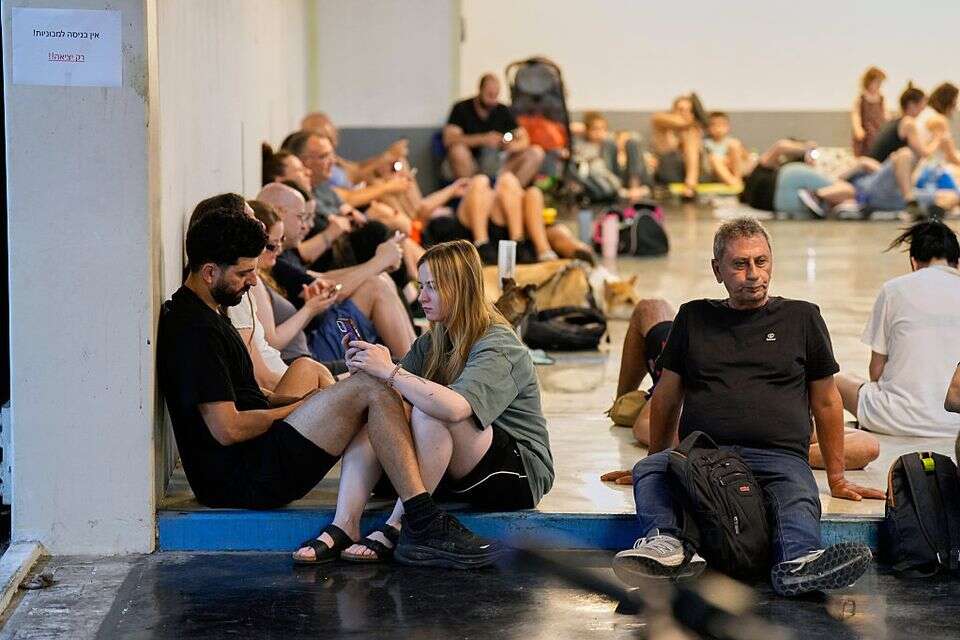 שימו לב: רק חניון שקיבל אישור מפיקוד העורף ראוי לשימוש בעת חירום , AP