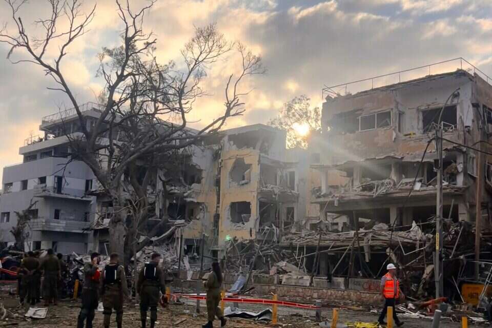 הבוקר שאחרי: בניין שספג פגיעה ישירה של טיל איראני במרכז הארץ , תהילה עטיה