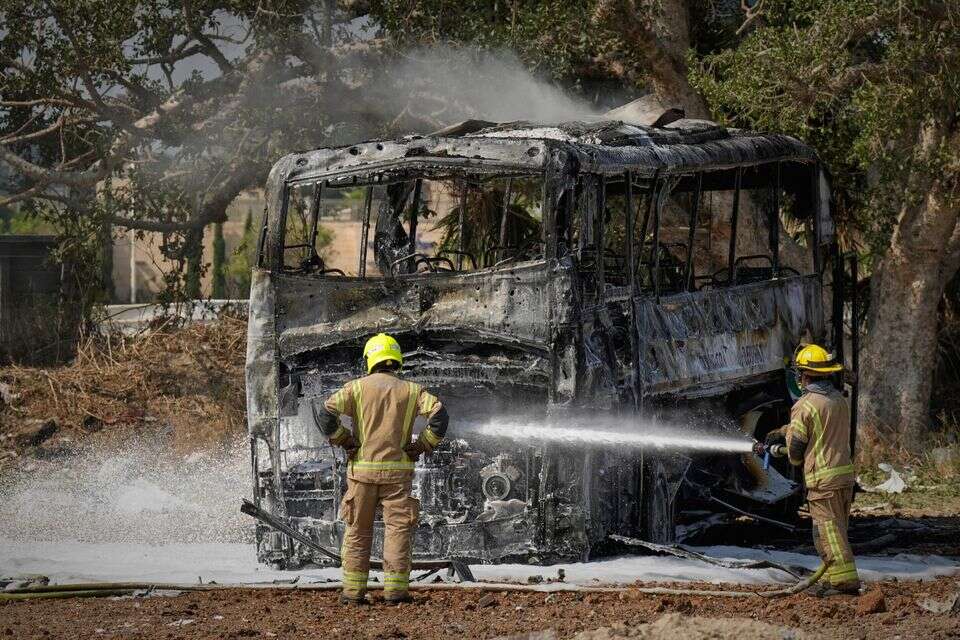 אוטובוס שנפגע במהלך "עם כלביא" , AP