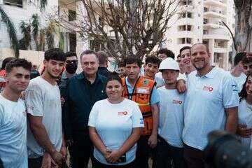 שר הבטחון, ישראל כ״ץ, נפגש עם עשרות מתנדבי ארגון הסיוע האזרחי ״לב אחד״ , לב אחד