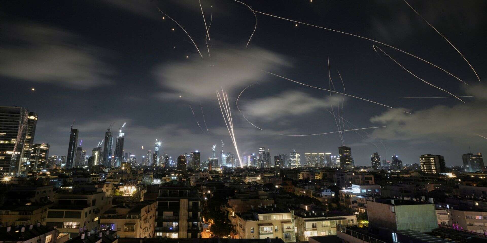 יירוטים מעל המרכז , אי.פי