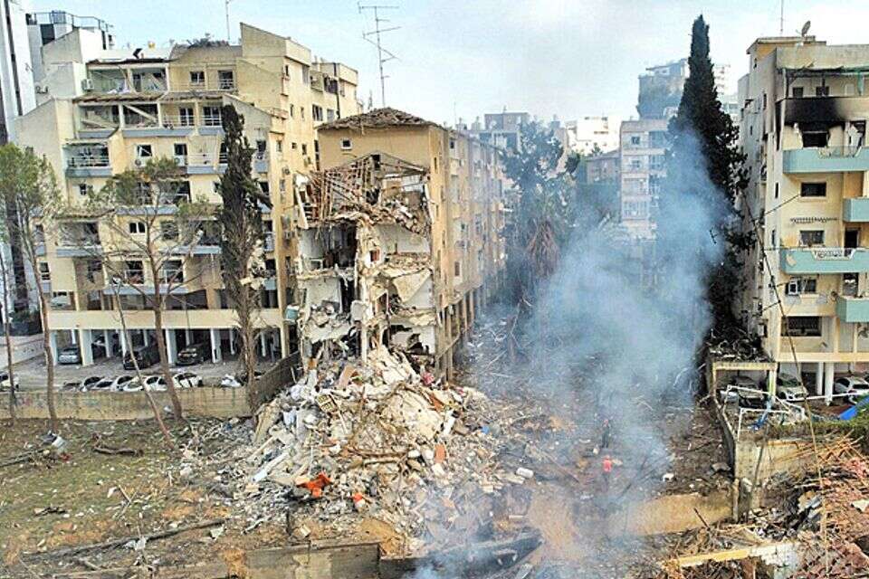 המבנים הישנים כרעו. הפגיעה ברחובות , אי.פי.אי