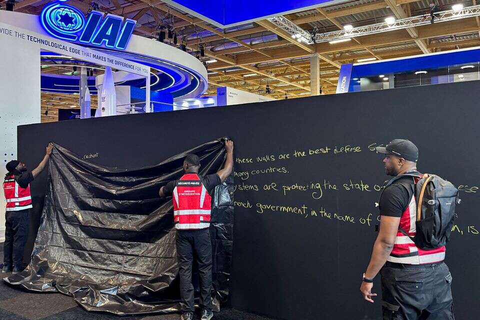 הביתן הישראלי בתערוכת הנשק בפריז נחסם במפתיע , אי.אף.פי