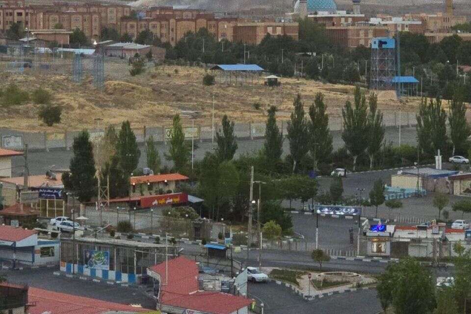 תקיפה באוניברסיטה המקושרת למשמרות המהפכה בטהרן , רשתות ערביות