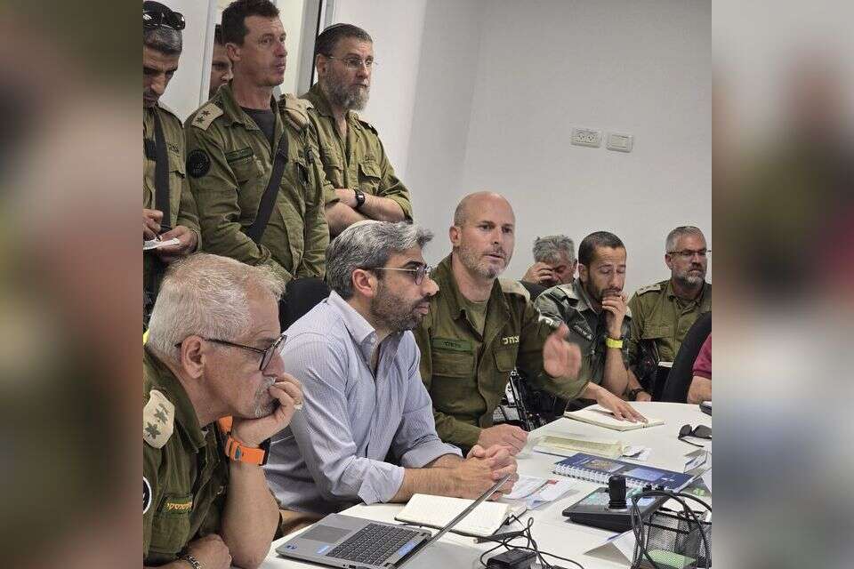 ראש עיריית אריאל יאיר שטבון , ללא