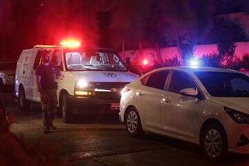 כוחות משטרה בזירת זריקת הרימון לביו של שגריר נורבגיה , ללא