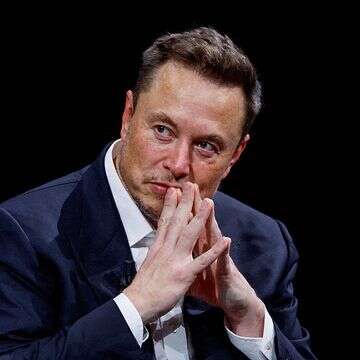 האקסית המיתולוגית נגד אילון מאסק: מהפודקאסט לספסל הנאשמים