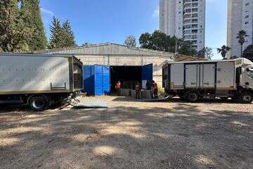 חלוקת ערכות  , ללא