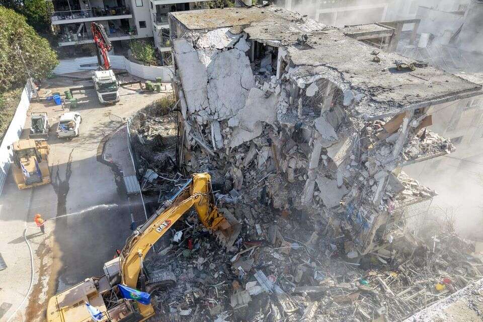 ברמת גן החלו בהריסת הבניינים שנפגעו בתקיפה מאיראן , אורי חבושי