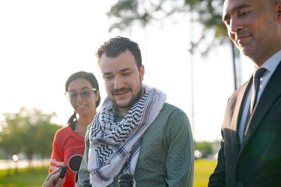 סמל המחאות הפרו פלסטיני עשוי להעצר שוב - וזוכה לגיבוי מממדאני