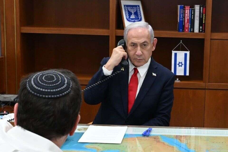 ראש הממשלה בנימין נתניהו בשיחה עם נשיא ארצות-הברית, דונלד טראמפ, במהלך ליל התקיפה
, אבי אוחיון, לע"מ