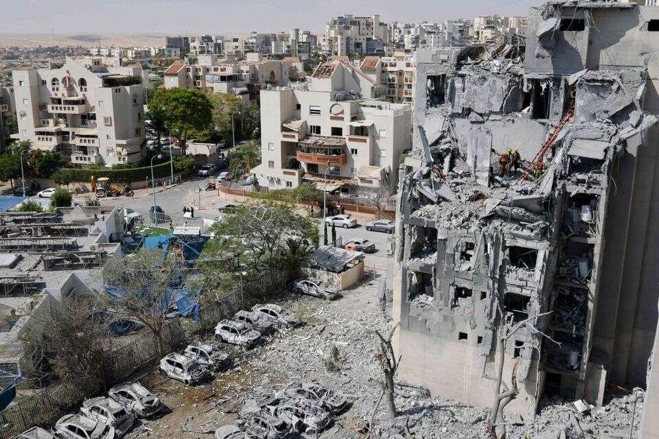 הנזק בזירת נפילת הטיל האיראני בבאר שבע , אי.אף.פי
