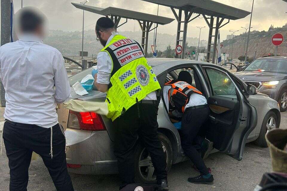 רכבה של האם שילדה במחסום המנהרות , דוברות המשטרה