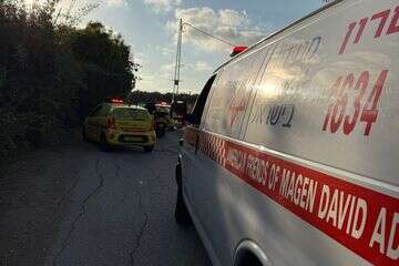 נער כבן 15 נפצע קשה בהתהפכות טרקטורון בשטח פתוח סמוך לכפר ויתקין. , תיעוד מבצעי מד"א 