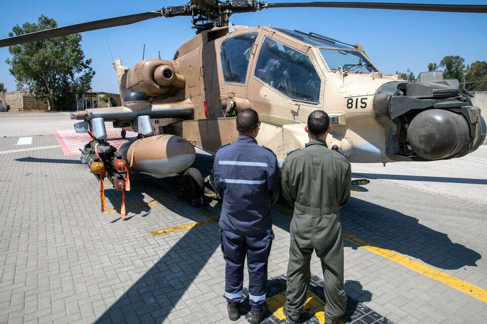 רס"ן א' ורס"ב א'. הטייס ומפקד המערך הטכני מטייסת האפאצ'י שאחראית ליירוט הכטב"מים , מישל דוט קום