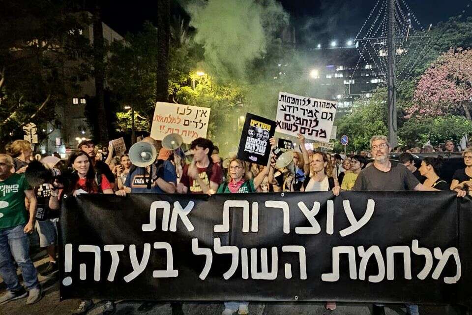 ״עוצרות את מלחמת השולל בעזה״  צעדת אימהות בדרך לקרייה
 , אודי סלמנוביץ'