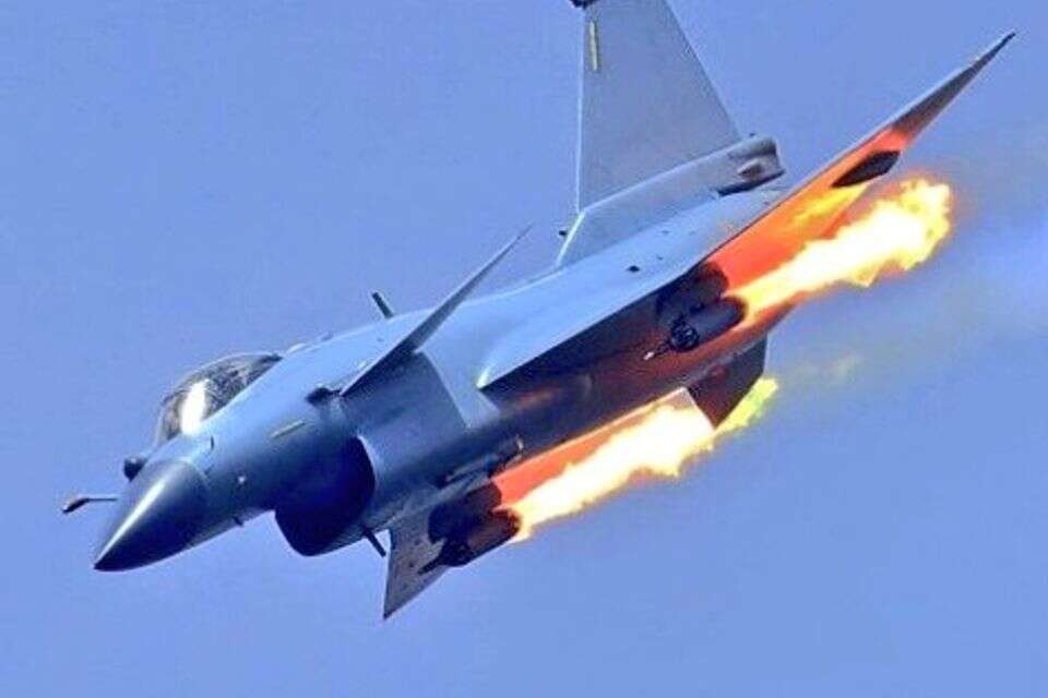 מטוס J-10C מתוצרת סין במהלך בדגמת ירי , רשתות חברתיות
