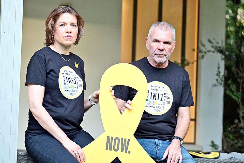 ד"ר אמיר בלומנפלד (מימין) וד"ר הילי כוכבי. "זה למען כולנו" , יוסי זליגר