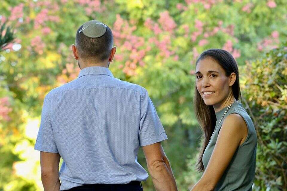 אילה דקל. מדברת בקול נשות המילואימניקים , אורן כהן