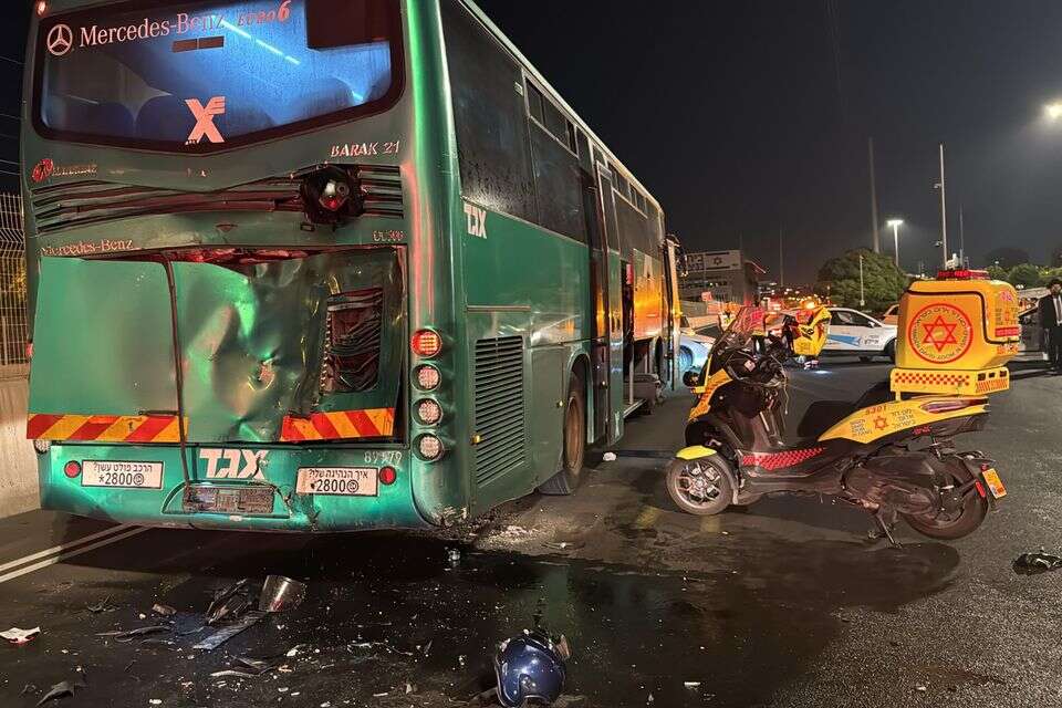 תאונה קטלנית באיילון: שני רוכבי אופנוע צעירים נהרגו מפגיעת אוטובוס	 , תיעוד מבצעי מד"א